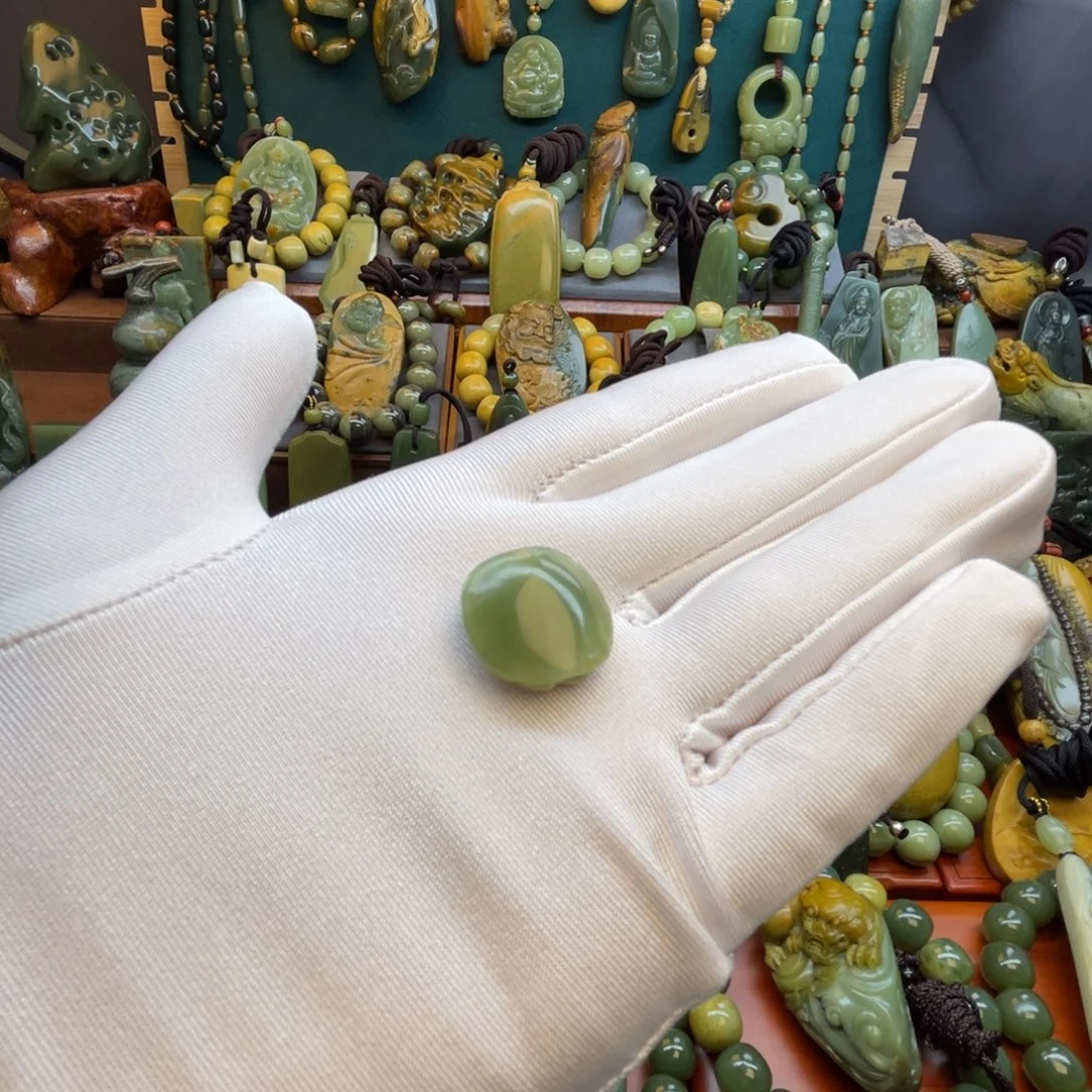 岫岩老玉（透闪石质玉）未镶嵌颈饰