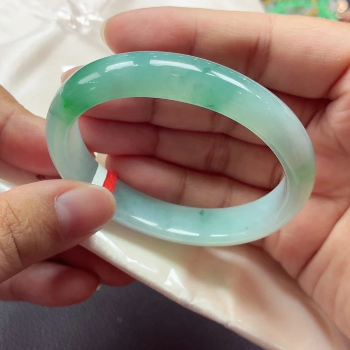 翡翠未镶嵌手镯（贵妃镯）天然缅甸A货翡翠