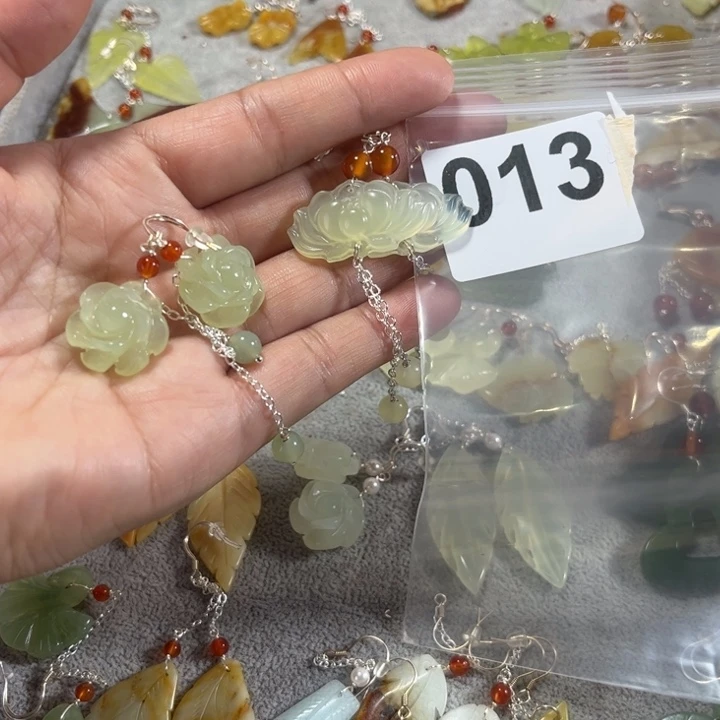 蛇纹石玉耳饰未镶嵌如*