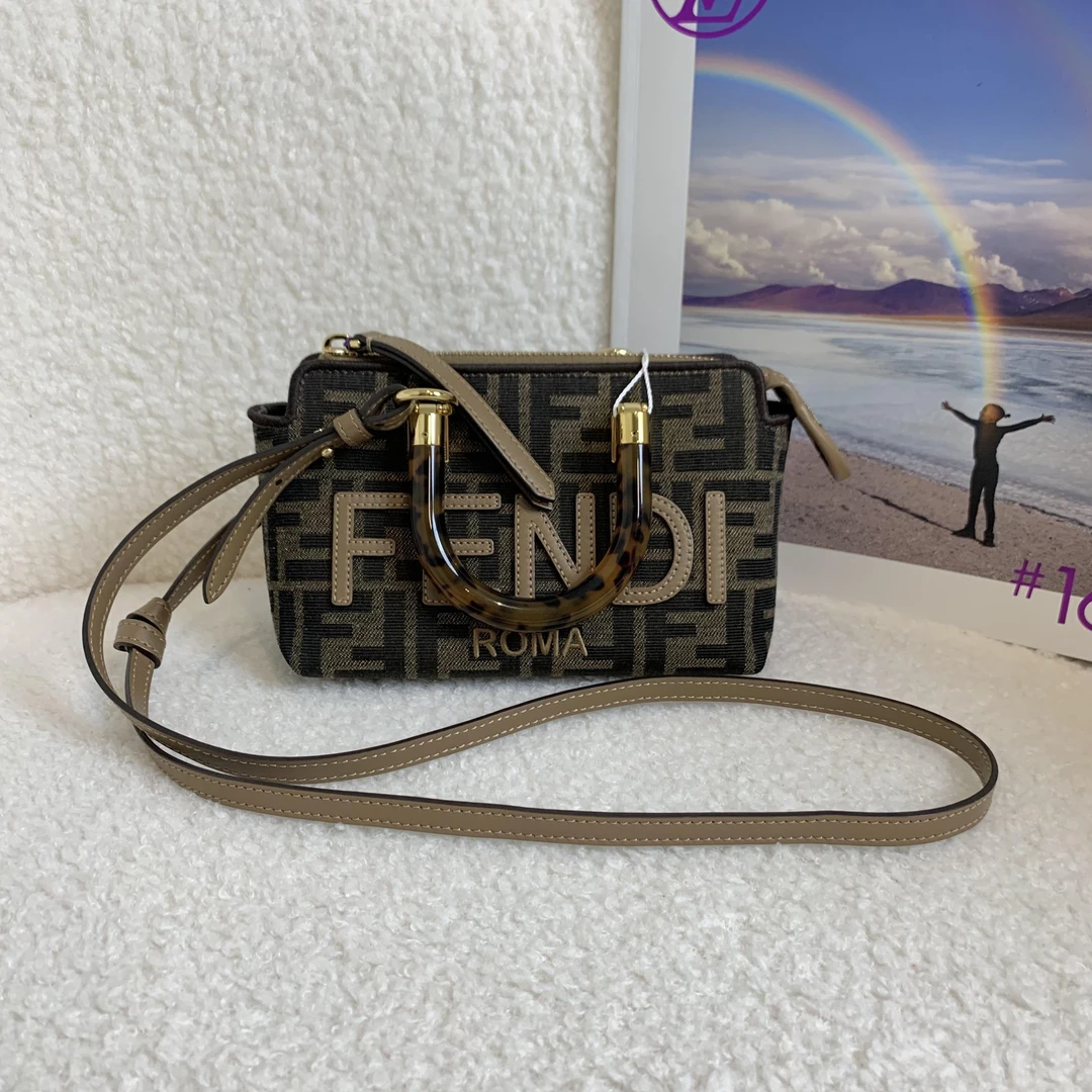 99新 FENDI/芬迪 壹臻/老花by the way mini波士顿包35129175