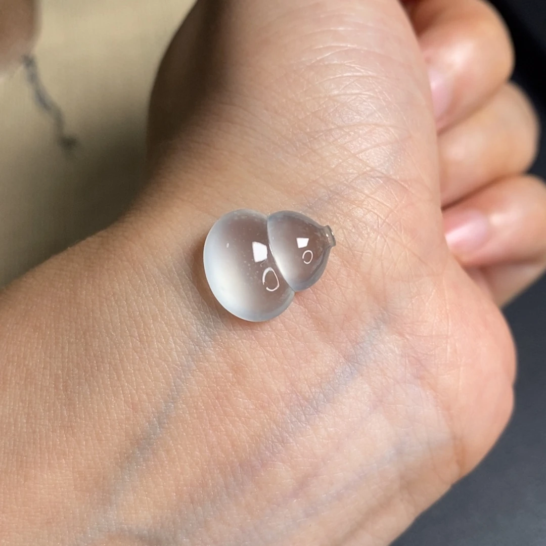 翡翠未镶嵌颈饰葫芦