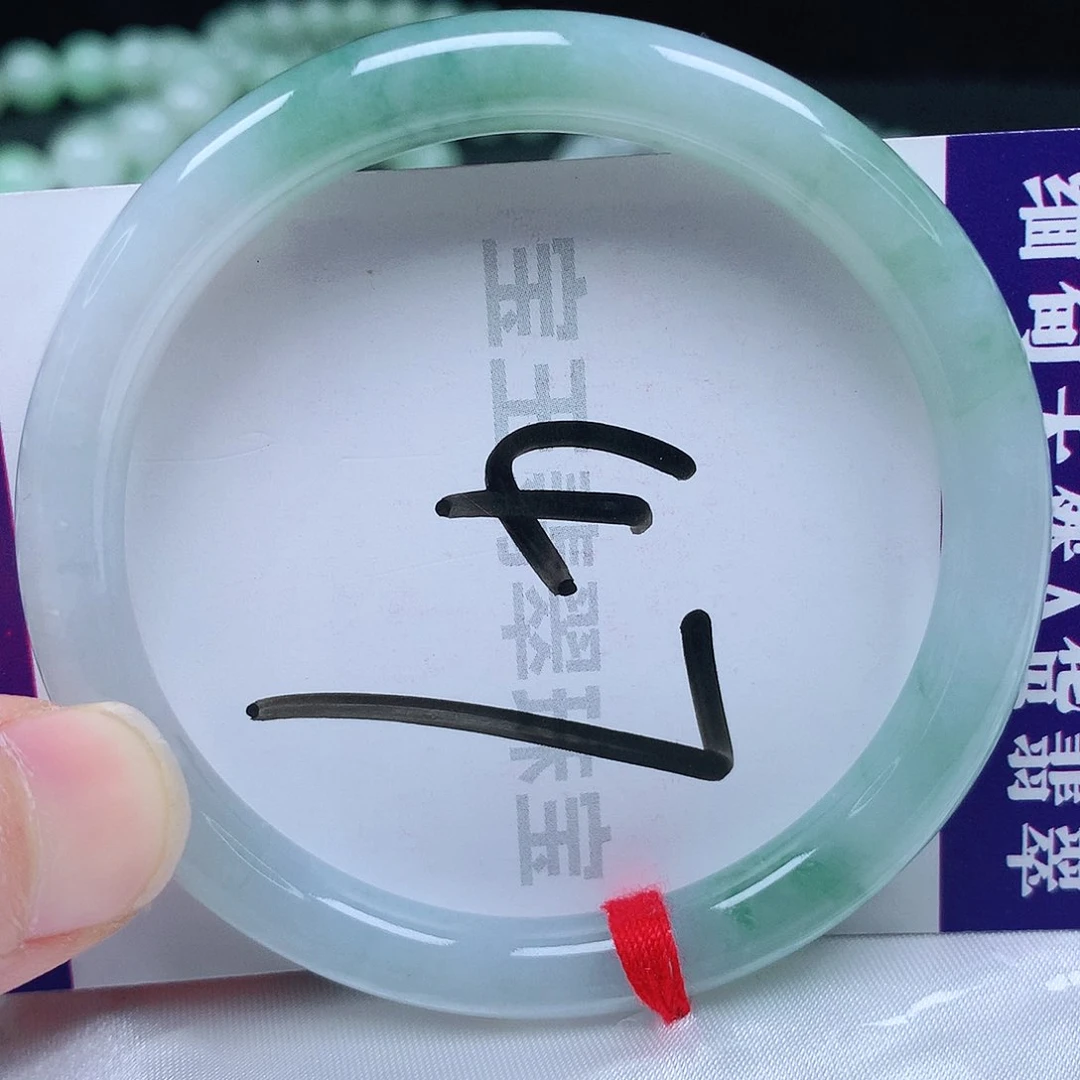 翡翠手镯未镶嵌52圈口