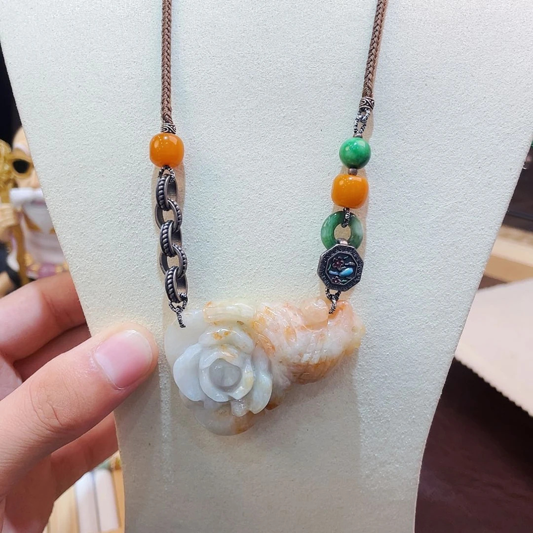 翡翠颈饰未镶嵌翡翠