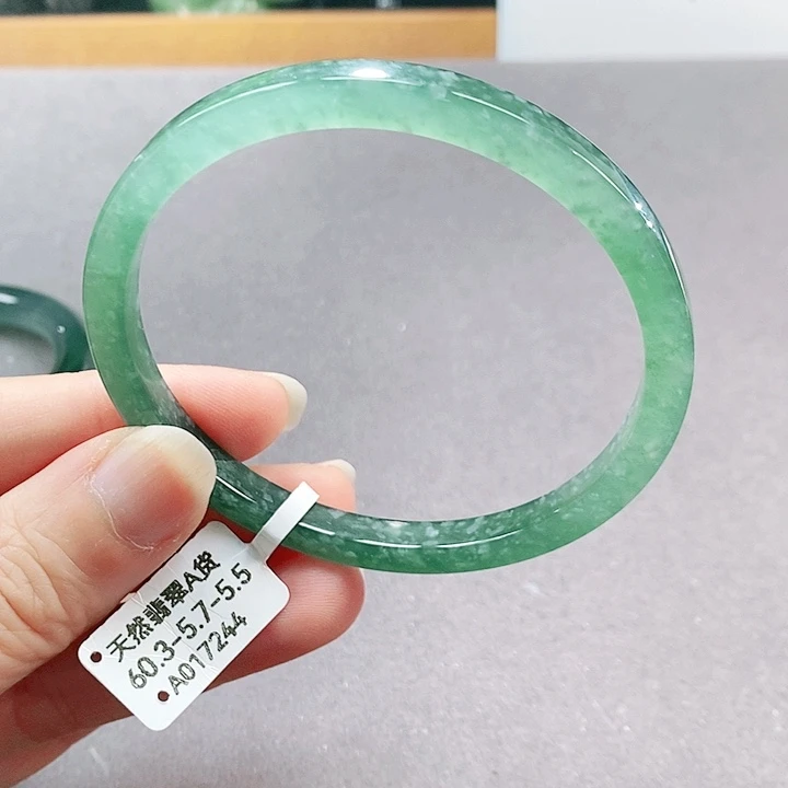 【闪购商品】翡翠手镯（圆镯）未镶嵌