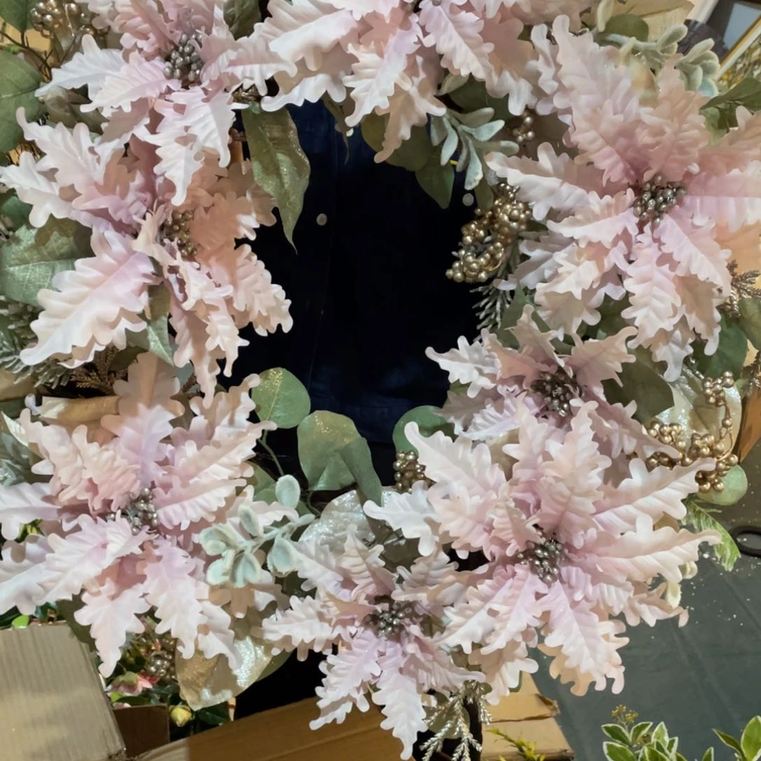 在****施陶瓷花瓶，部分微瑕