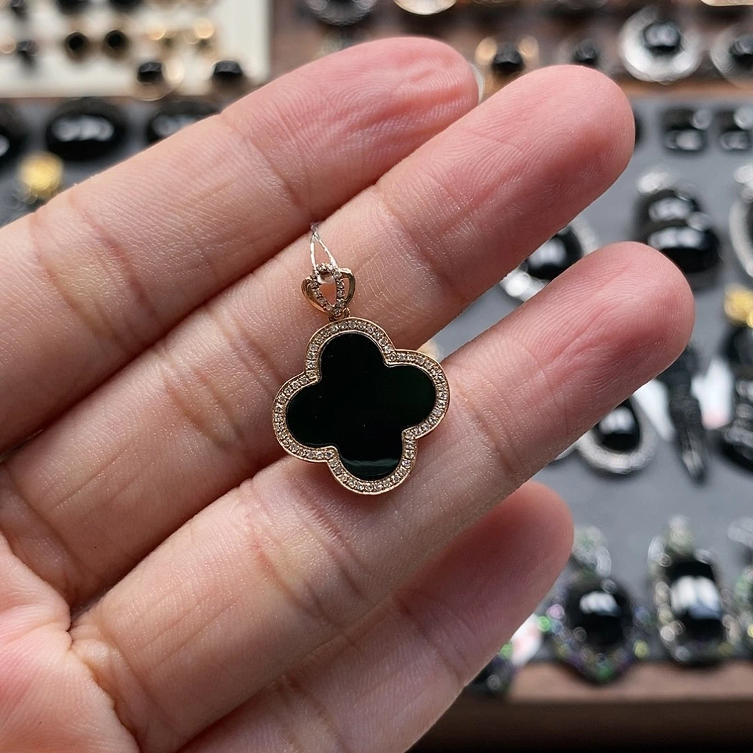 颈饰18K金镶嵌翡翠T***?墨翠