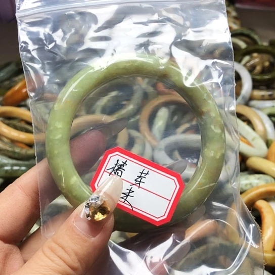 未镶嵌绿泥石云母质玉（岫岩玉）手镯椿*