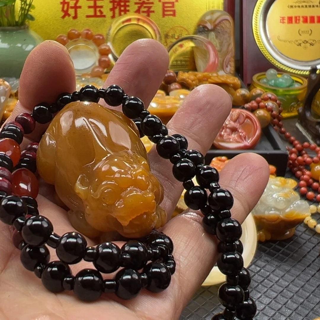 颈饰未镶嵌石英质玉