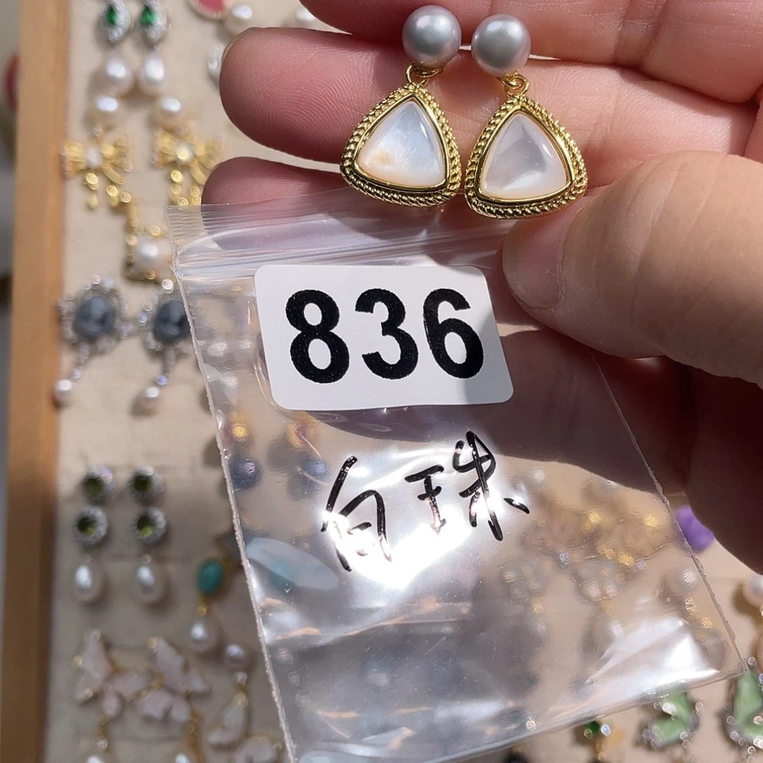 贾***限合金淡水珍珠耳饰