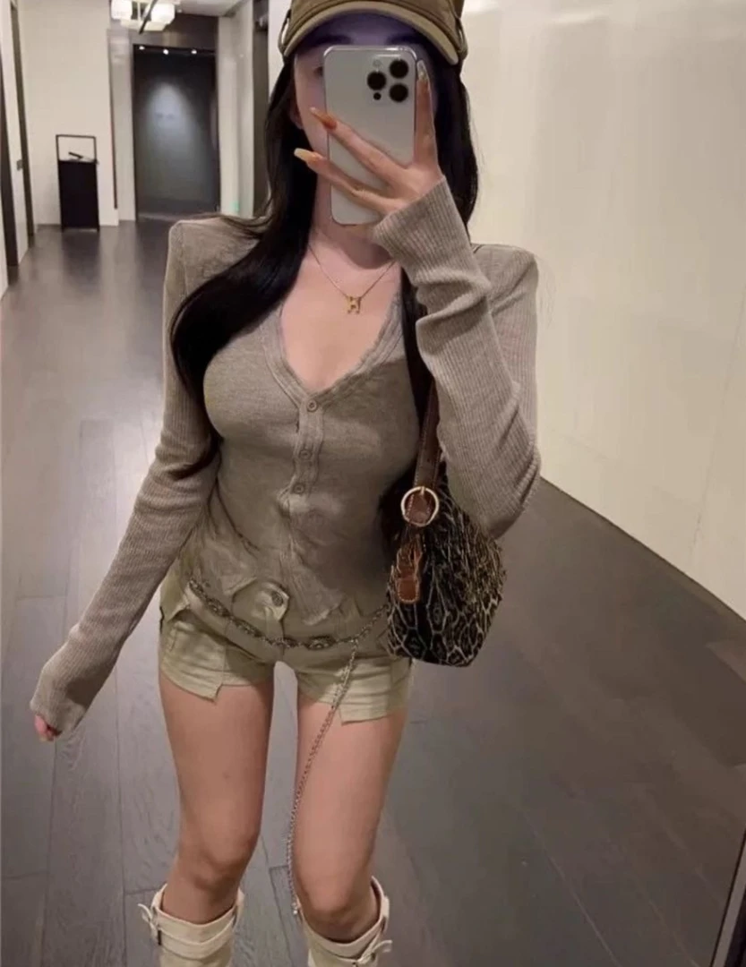 新款大码1065-3韩版正肩刺绣显瘦上衣（以主播手里实物为主）