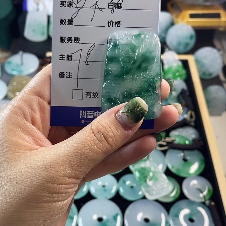 8***叔颈饰未镶嵌翡翠山水