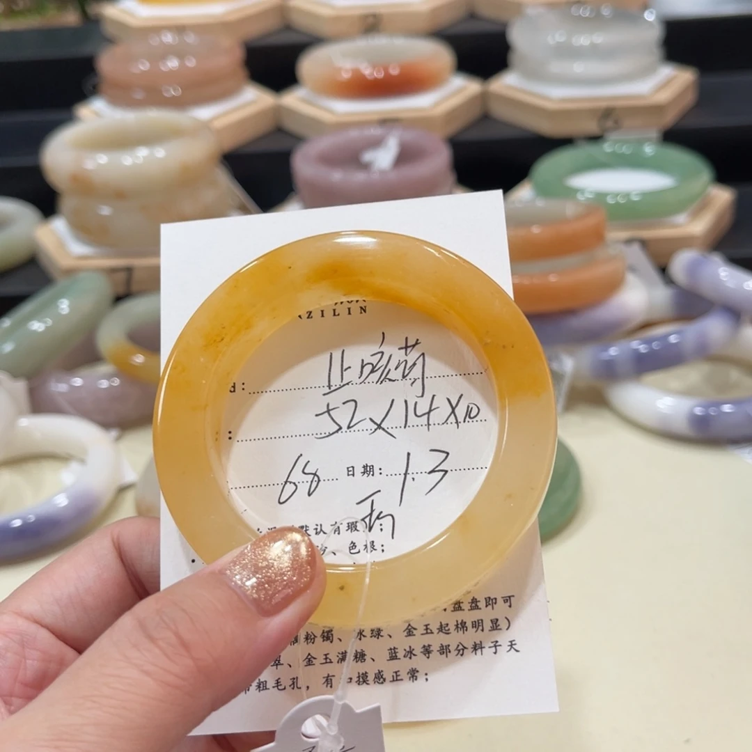 未镶嵌手镯石英质玉止****?