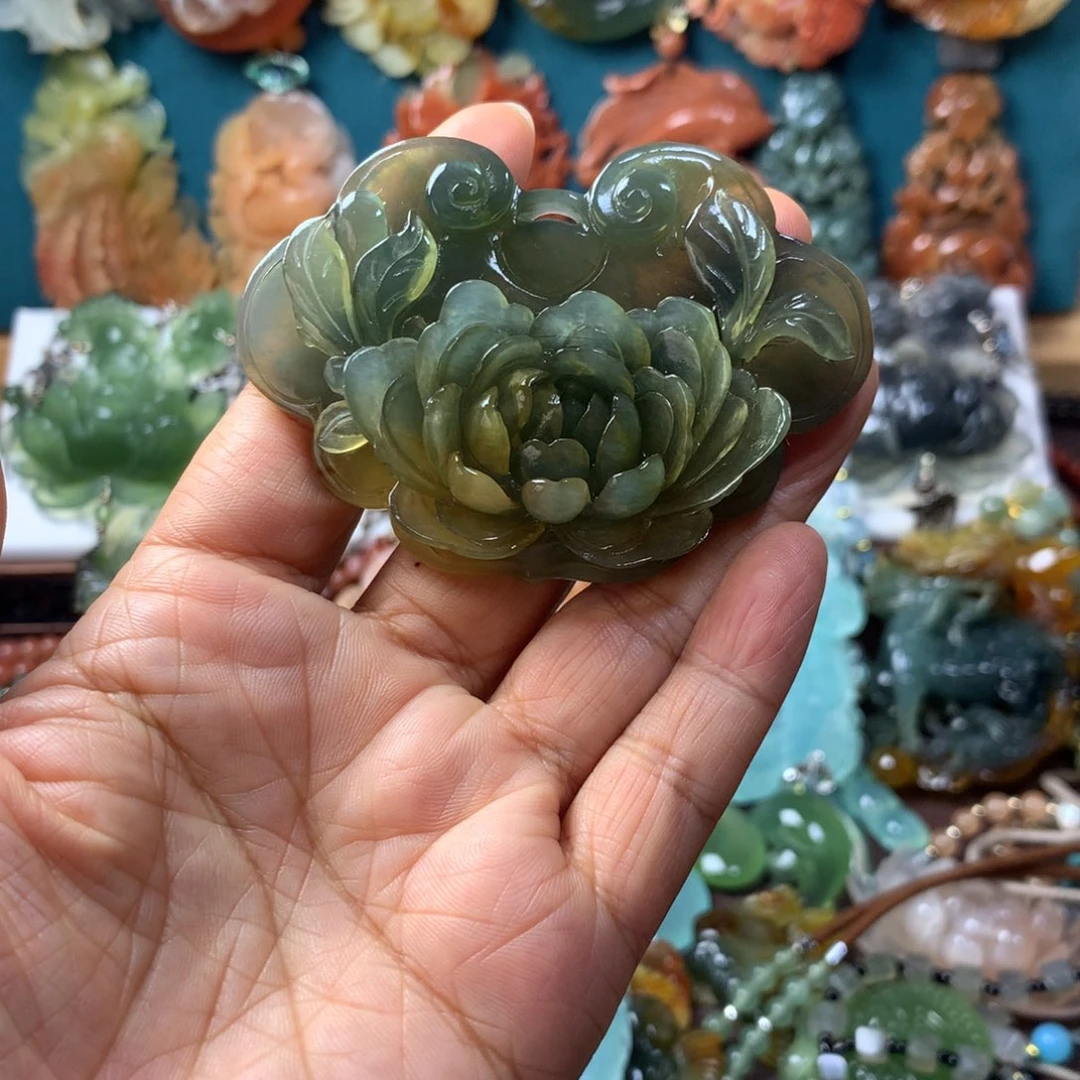 蛇纹石玉未镶嵌挂坠