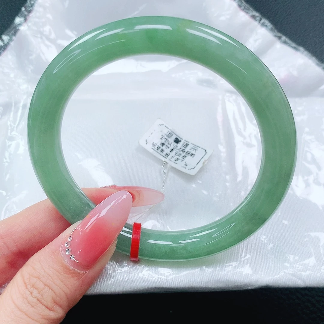 翡翠手镯未镶嵌56圈