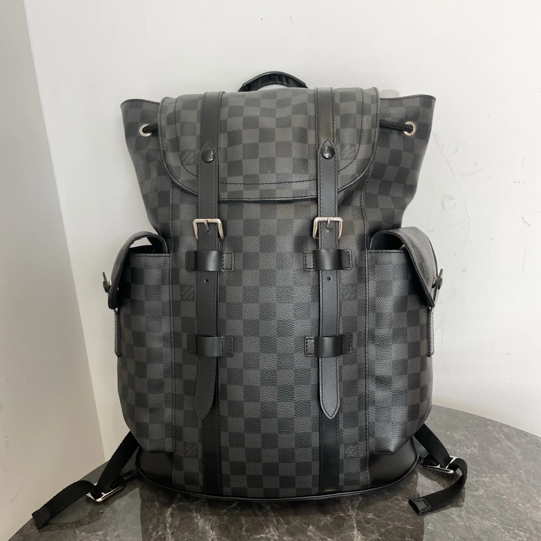 95新 LouisVuitton/路易威登 (7639)牛皮 克里斯托夫双肩包石墨色