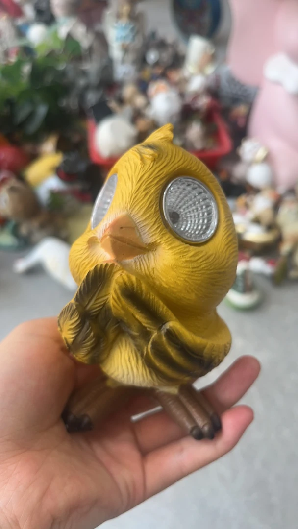 太阳能站小鸟树脂摆件