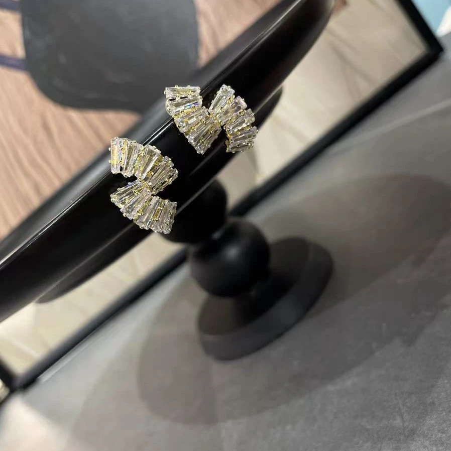 铜合金耳饰 气质轻奢时尚百搭法式小众长款超仙设计感耳钉5711