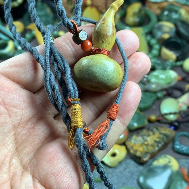 吊坠(赠链)未镶嵌岫岩河磨玉（透闪石质玉）长*