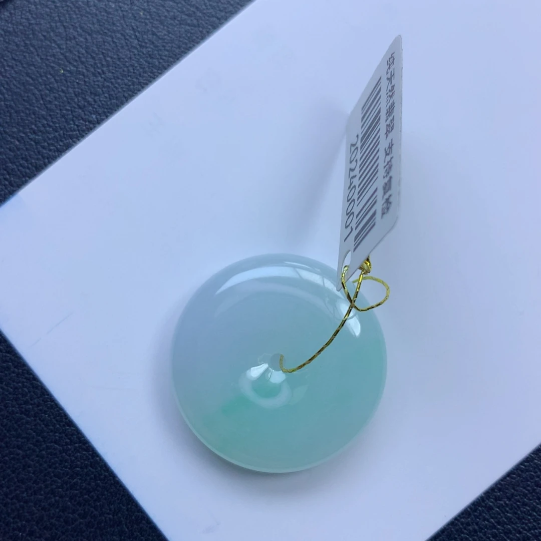 翡翠颈饰未镶嵌平安扣