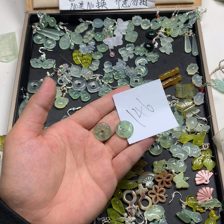 春***开蛇纹石玉合金耳钉