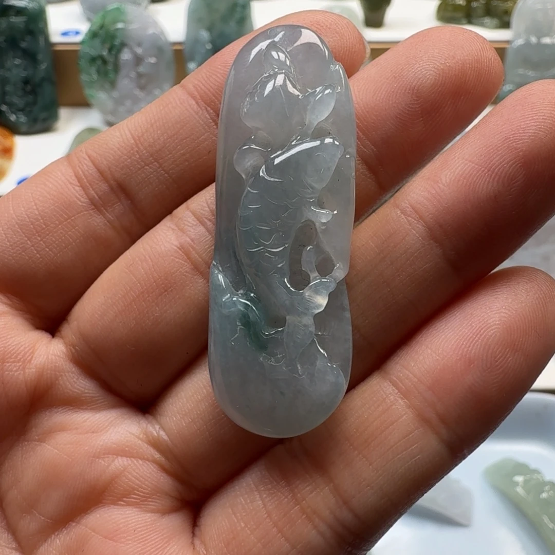 鱼***干翡翠未镶嵌颈饰翡翠