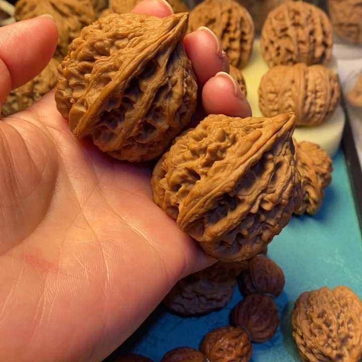 把件文玩核桃大孤石