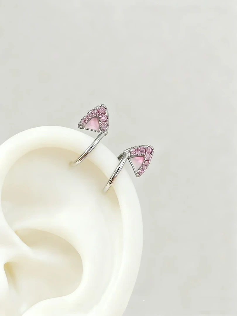 钛钢耳饰 小猫无耳洞耳夹2025新款小众设计恶魔钉甜酷耳饰百搭