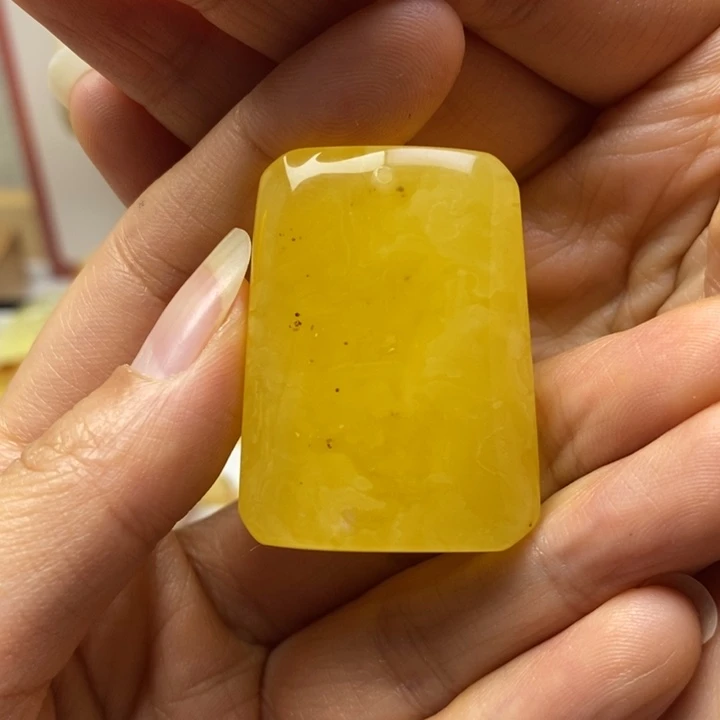 蜜蜡未镶嵌裸石瑕疵，11.8g