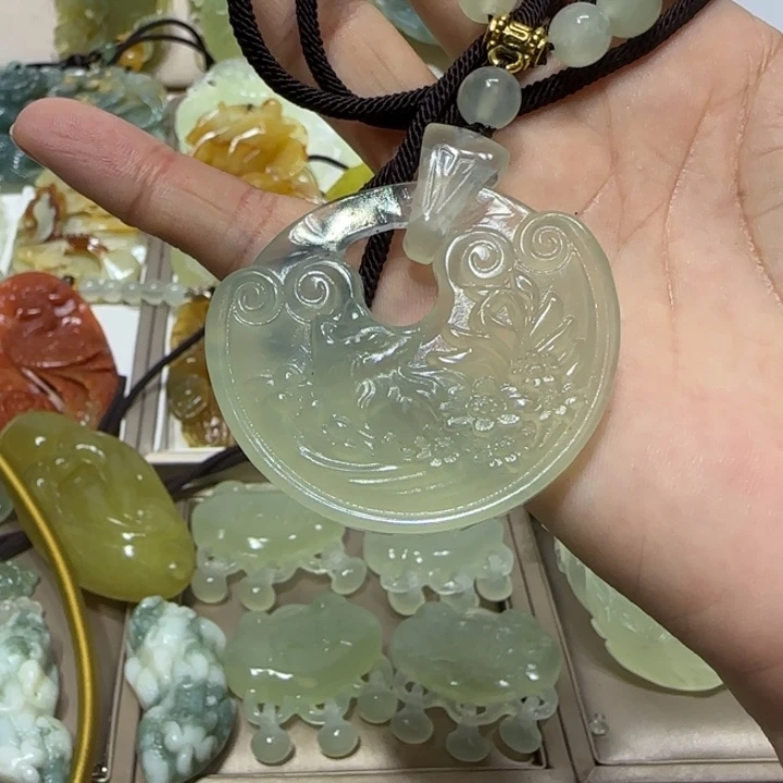 蛇纹石玉吊坠未镶嵌