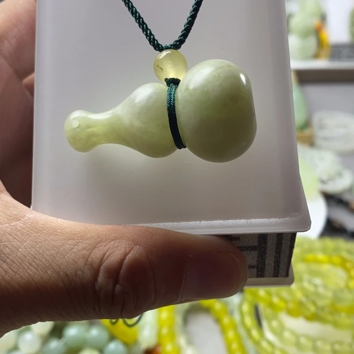 未镶嵌蛇纹石玉颈饰