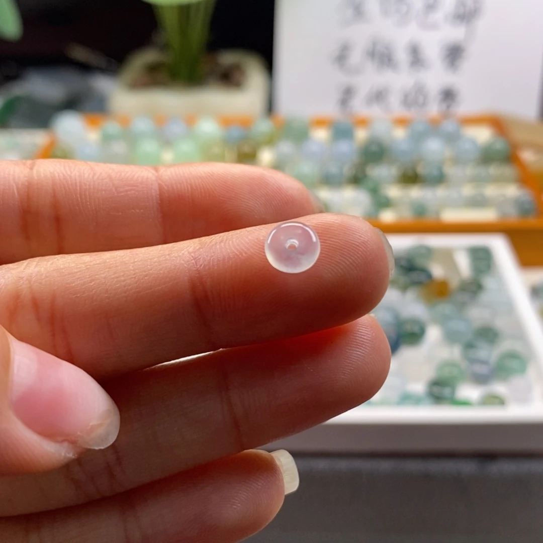 翡翠颈饰未镶嵌天然翡翠白冰6.4×2.5