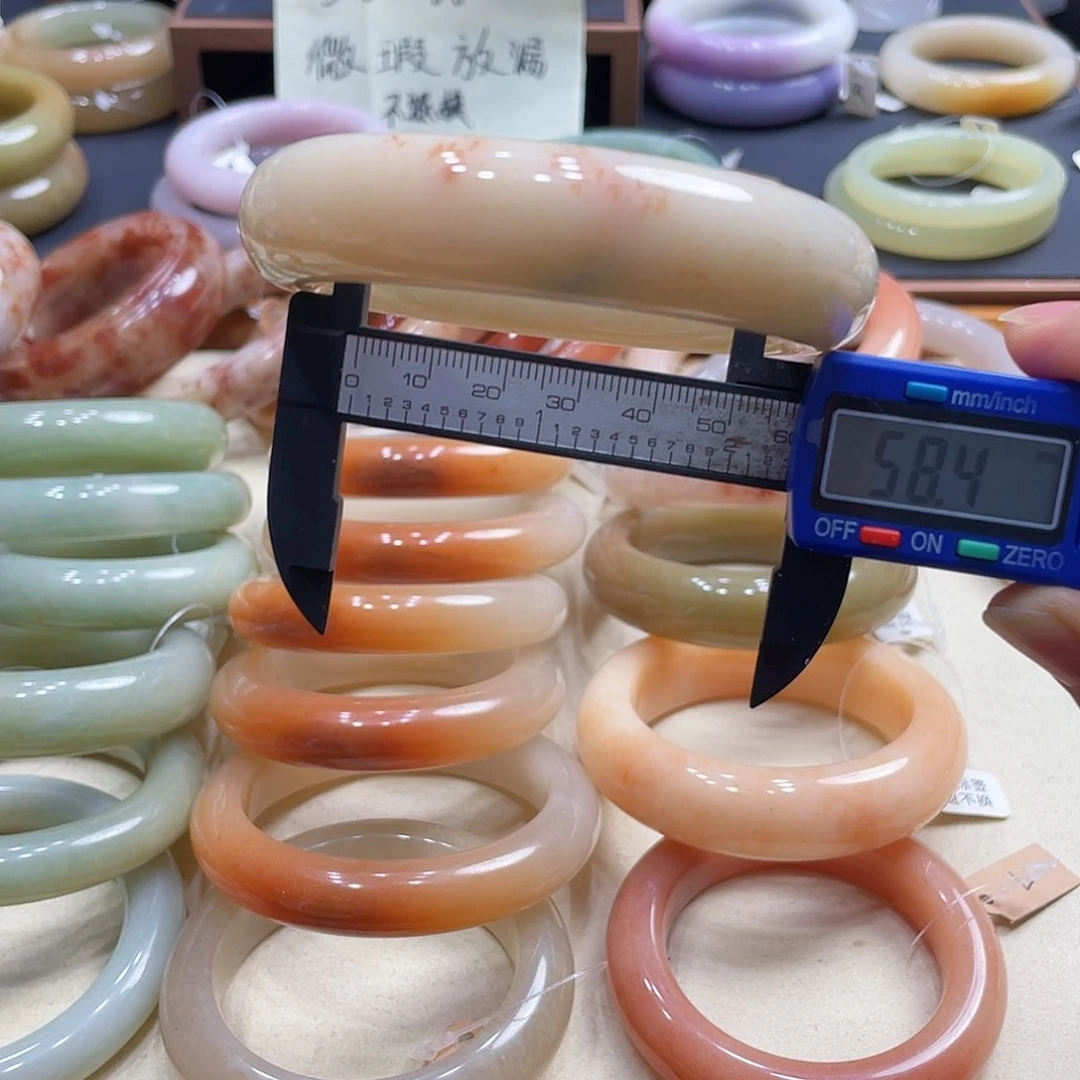 未镶嵌手镯石英岩玉