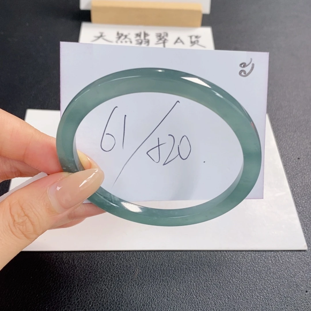 翡翠手镯未镶嵌天然翡翠