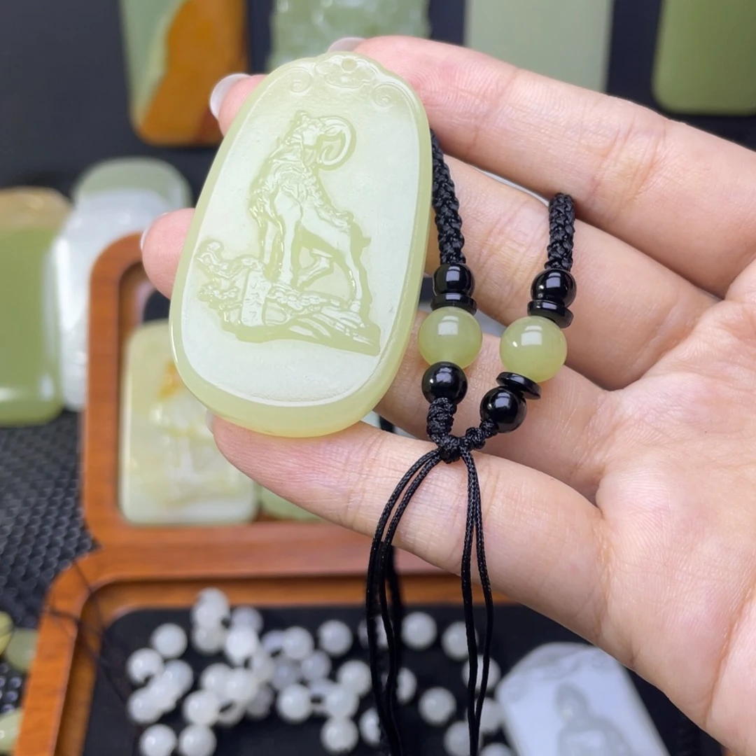 V昆仑山料羊牌吊坠