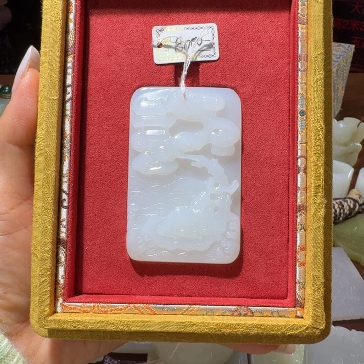 L***哥和田玉未镶嵌把件