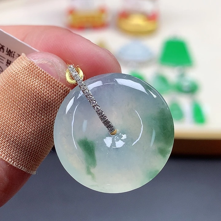 翡翠18K金镶嵌颈饰