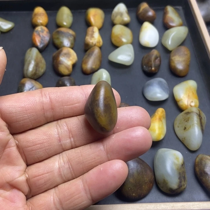 用***安和田玉（糖玉）未镶嵌珠宝奇石