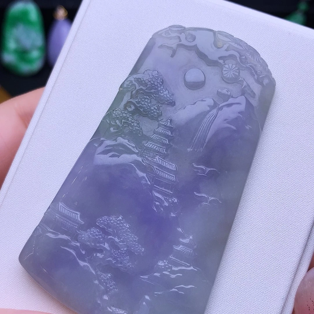 翡翠未镶嵌颈饰山水