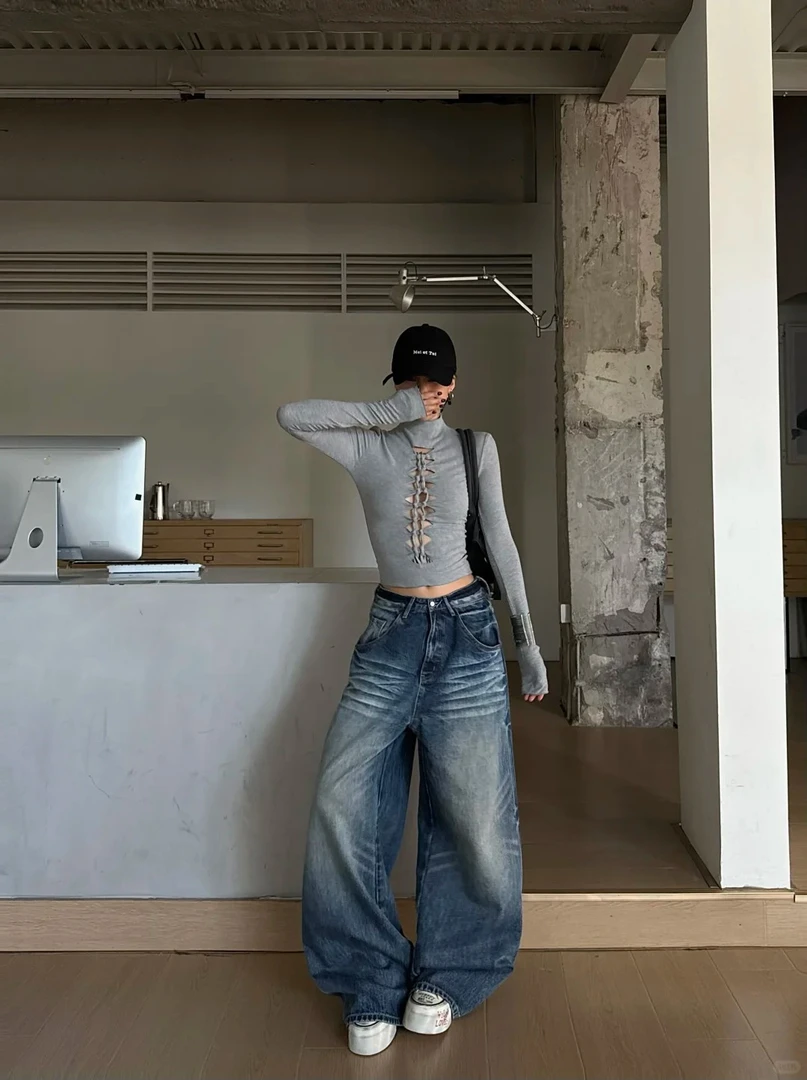 2025秋季新款辣妹设计感扭结镂空立领显瘦上衣配宽松牛仔裤两件套