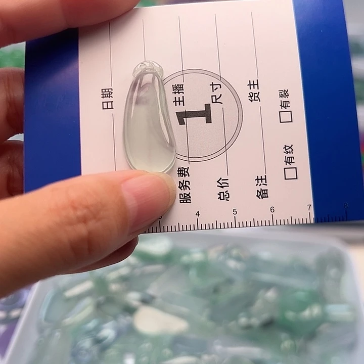 翡翠未镶嵌颈饰福瓜