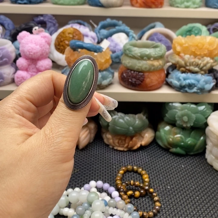 未镶嵌手镯石英岩玉