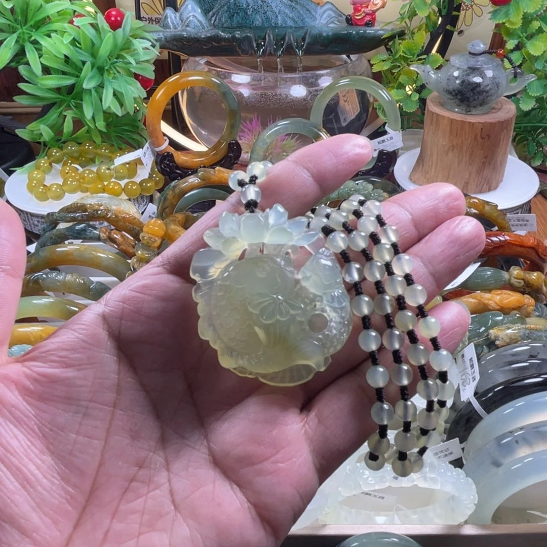 未镶嵌蛇纹石玉颈饰