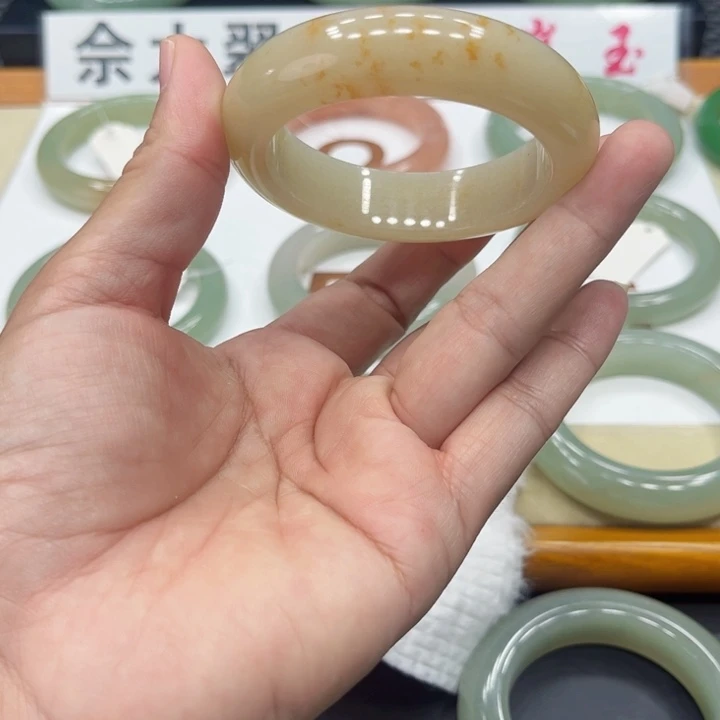 石英质玉手镯未镶嵌乐**麻