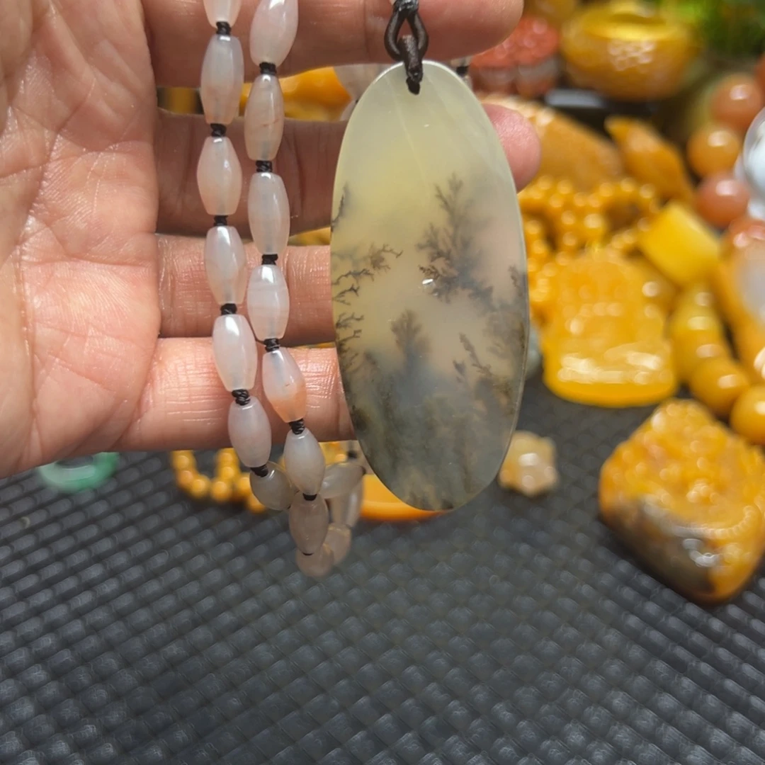 石英质玉未镶嵌颈饰