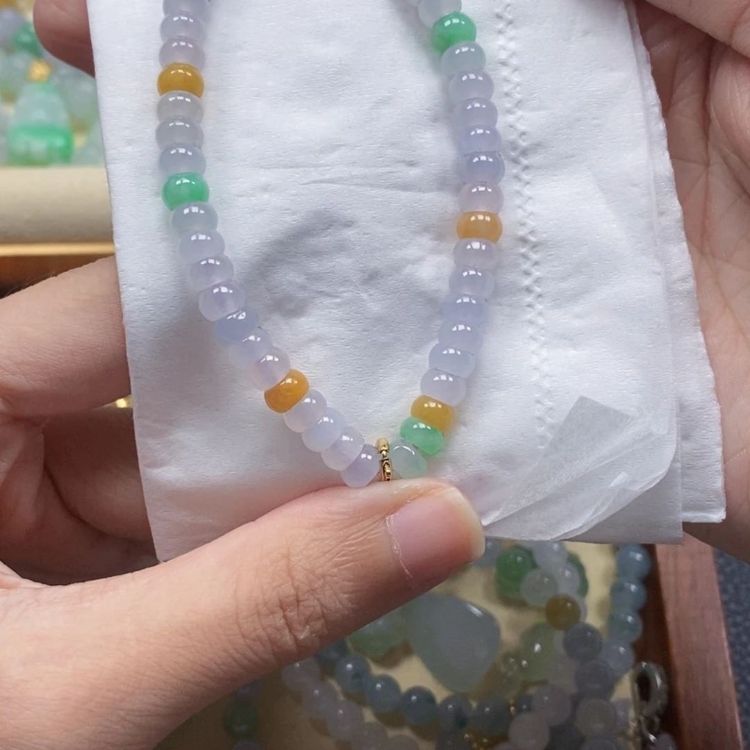 翡翠未镶嵌颈饰闪
