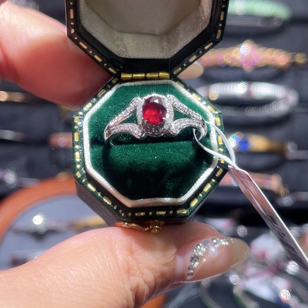 红宝石戒指18K金镶嵌