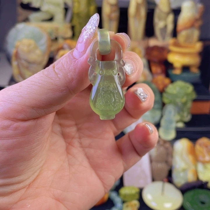 蛇纹石玉未镶嵌颈饰