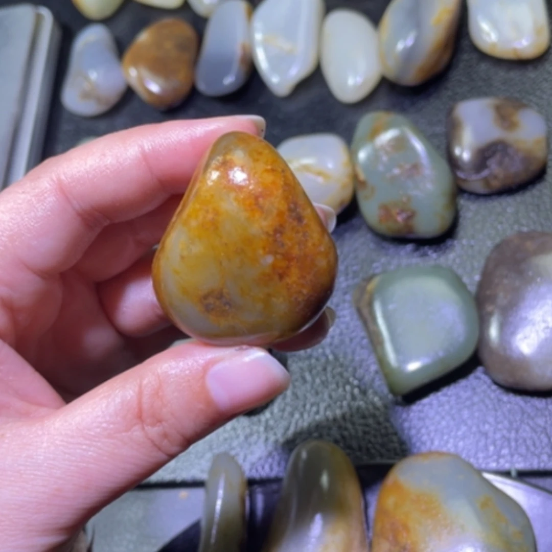 【闪购商品】颈饰未镶嵌和田玉（子料）一**行