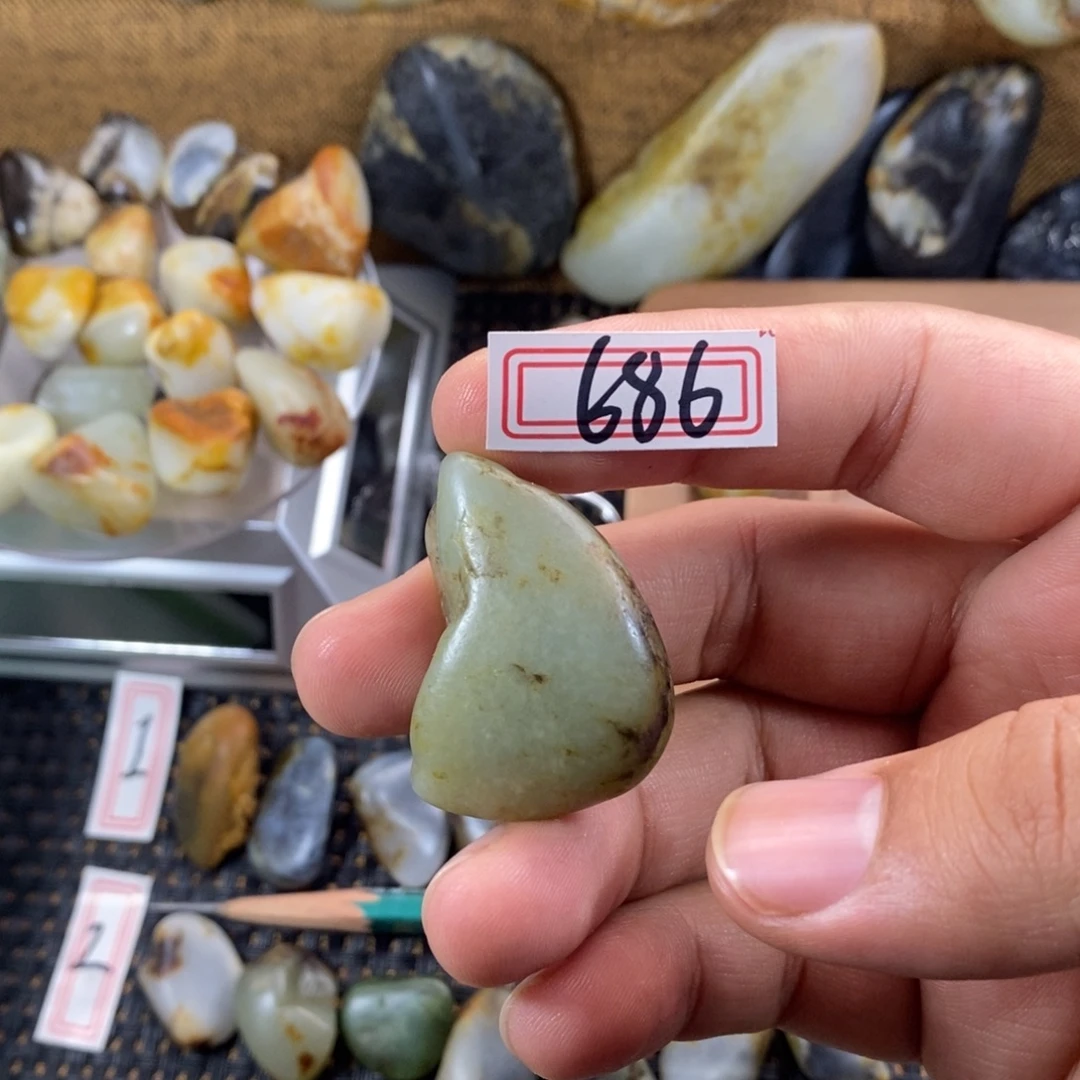 和田玉（糖玉）未镶嵌挂件