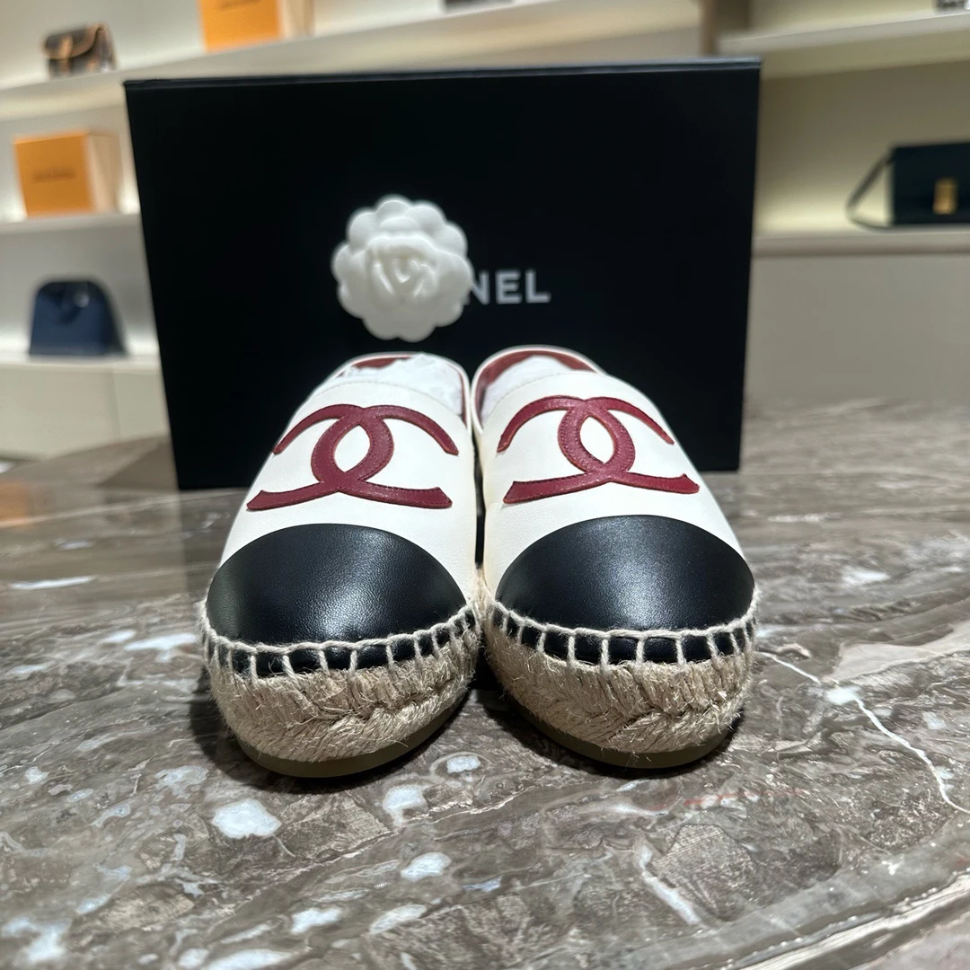 全新未使用 Chanel/香奈儿 白红拼色渔夫鞋 尺码：36码